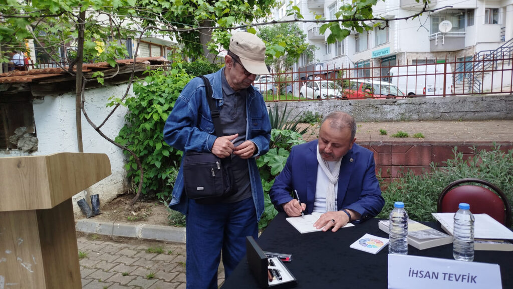 WhatsApp-Image-2026-05-13-at-21.47.26-1-1024x577 İhsan Tevfik Okurlarıyla Buluştu