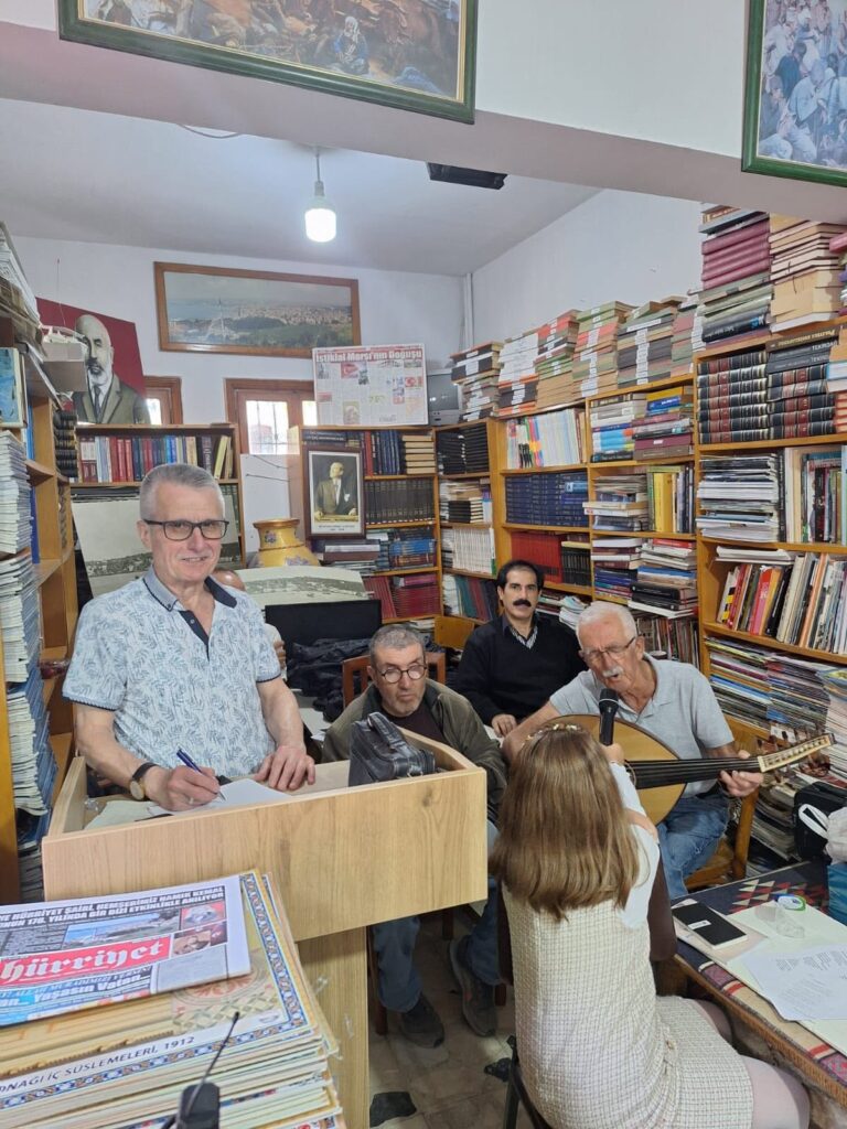 722753451_1715424766310204_4278414376888928636_n-768x1024 Tekirdağ Şiir İkindileri’nden Muhteşem Sezon Finali: Kiraz ve Babalar Günü Coşkusu Bir Arada!