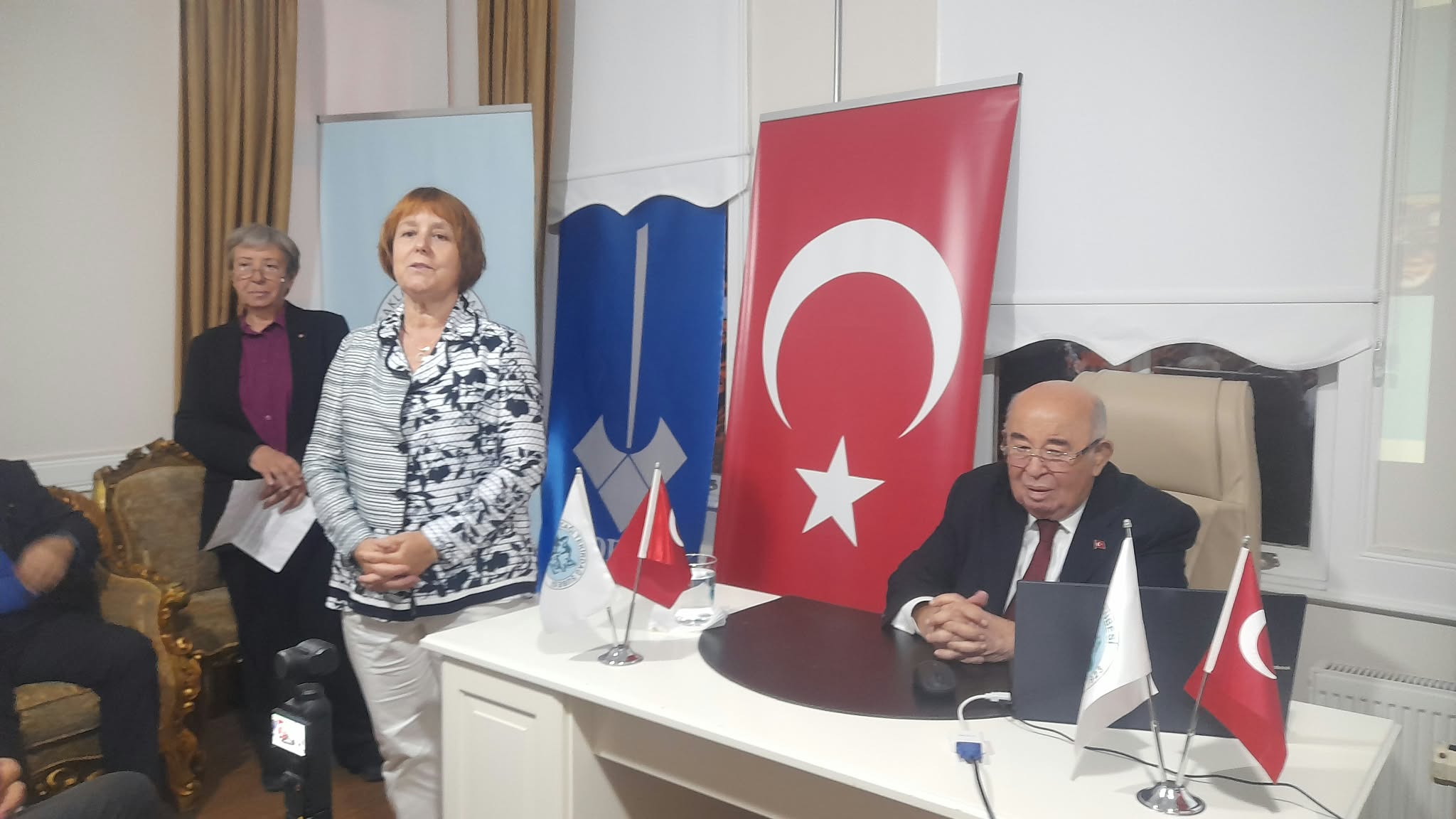 Tekirdağ Aydınlar Ocağı ve Tekirdağ Türk Ocakları ortaklığıyla düzenlenen söyleşide,