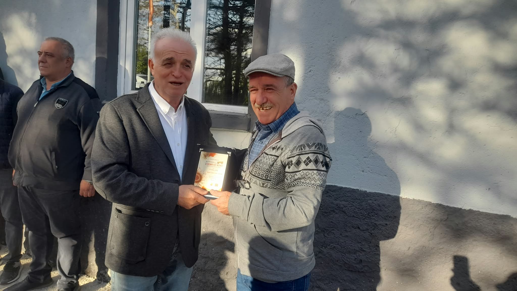 paket-yalcin Kepenekli’de Şiirden Bir Köprü: Sınırlar Kalktı, Dizeler Konuştu